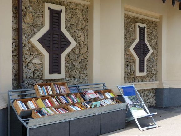 Brilliant idea - Sun loungers and chairs and books while in the park 