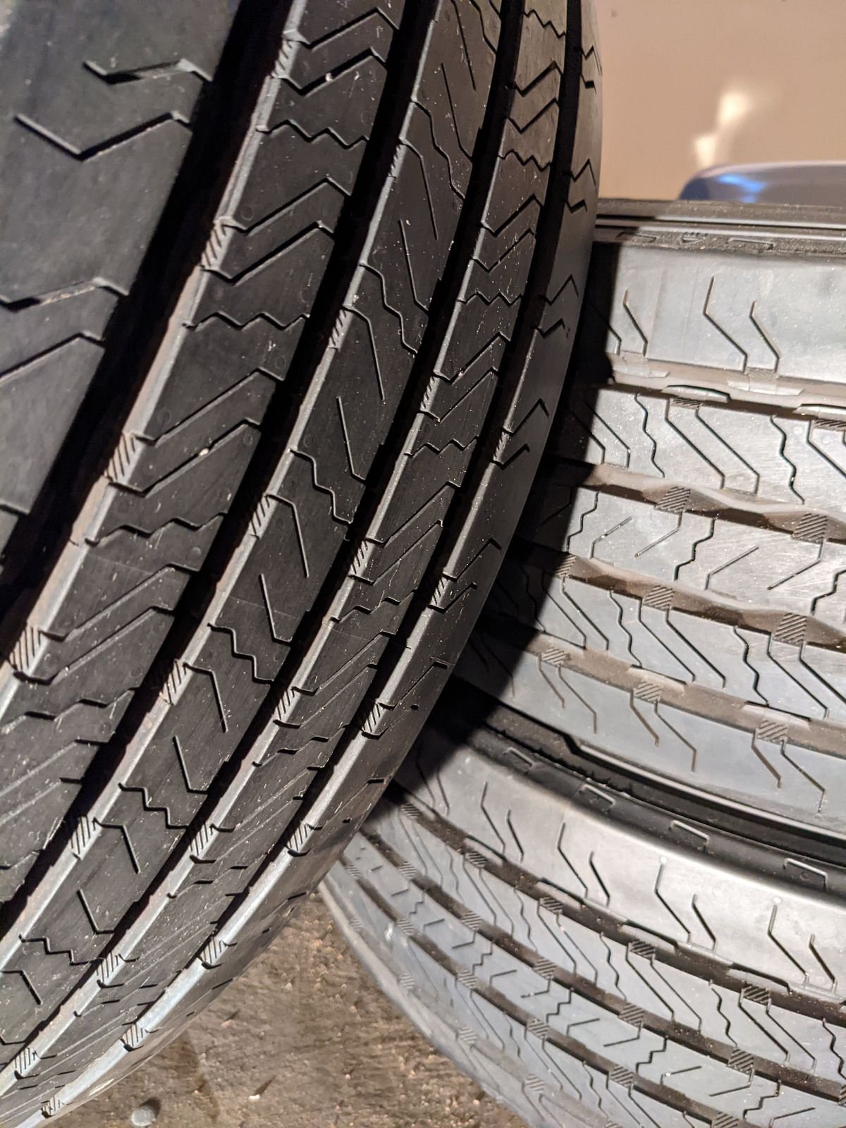 Like New 19.5 dually steel wheels and tires set Ford Truck