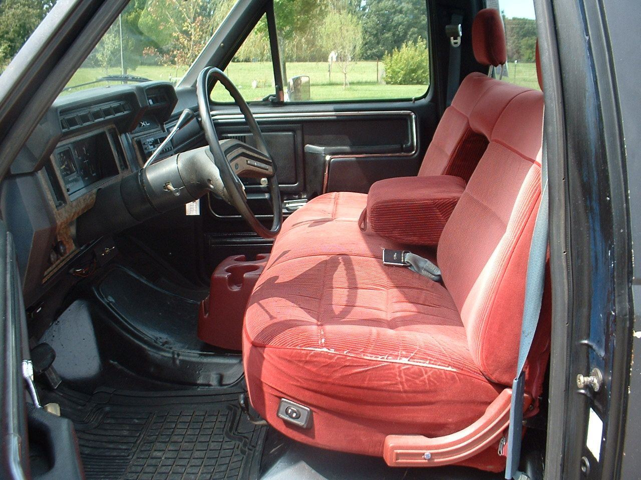 1986 Ford F-150 - 1986 F150 4.9L , c6 auto., 3.08 rear end ratio, Factory air cond. - Used - VIN 1FTDF15Y7GNA8 - 78,000 Miles - 6 cyl - 2WD - Automatic - Truck - Blue - Versailles, MO 65084, United States