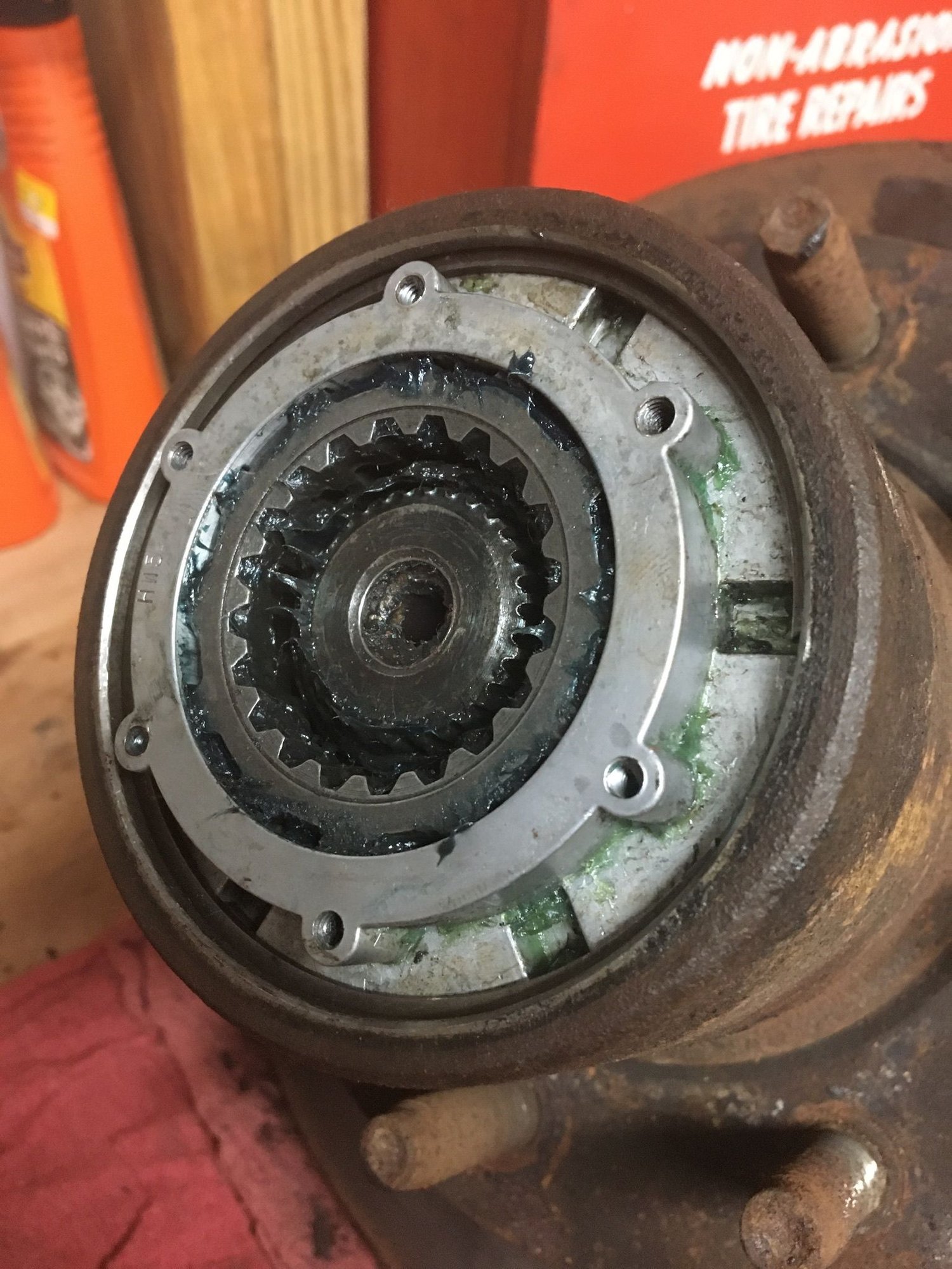 96 F250HD manual locking hub removal Page 2 Ford Truck Enthusiasts Forums