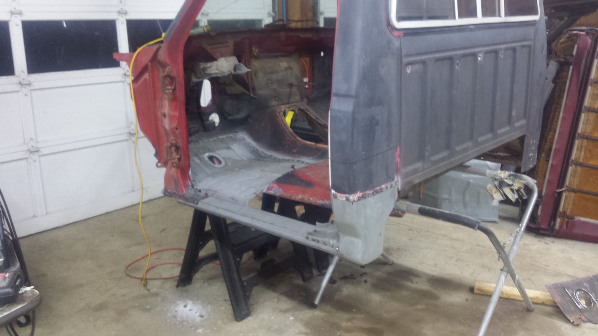 What's the Best way to lift the cab off frame with little help Ford