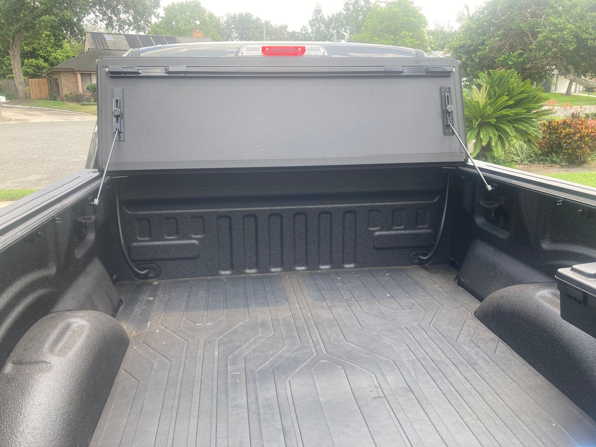 Miscellaneous - Hard Tonneau cover 6.5 bed 2015-20 F150 - Used - 2015 to 2020 Ford F-150 - Orlando Area, FL 32801, United States