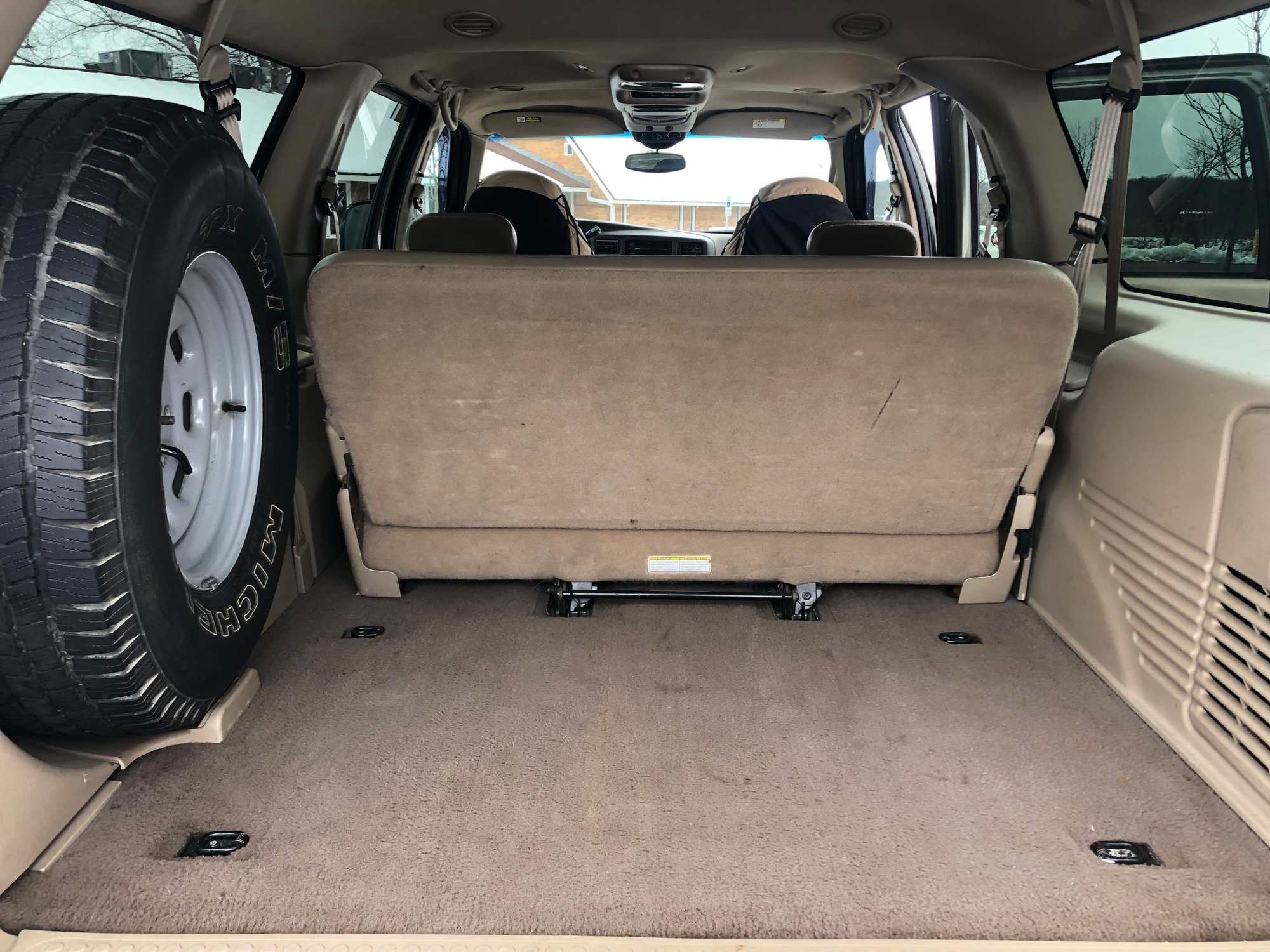 2000 Ford Excursion - 2000 Ford Excursion - Used - VIN 1FMNU43S7YEB39924 - 181,973 Miles - 10 cyl - 4WD - Automatic - SUV - Other - Rockford, IL 61101, United States