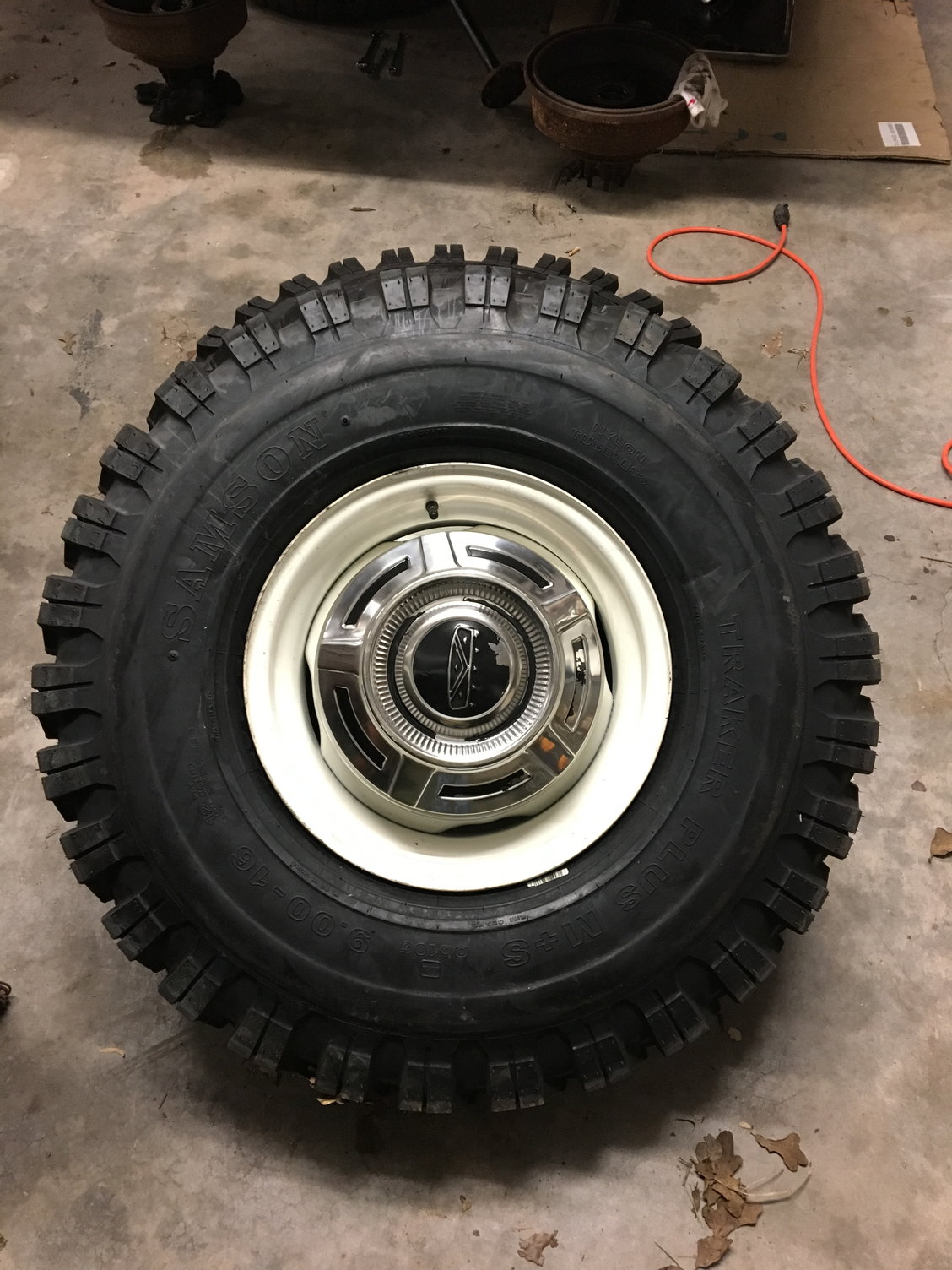 Wheels and Tires/Axles - 4 factory original Dog Dish hubcaps in excellent condition, came of my 1969 3/4 ton truck. - Used - 1967 to 1972 Ford 3/4 Ton Pickup - Hill Country, TX 78654, United States