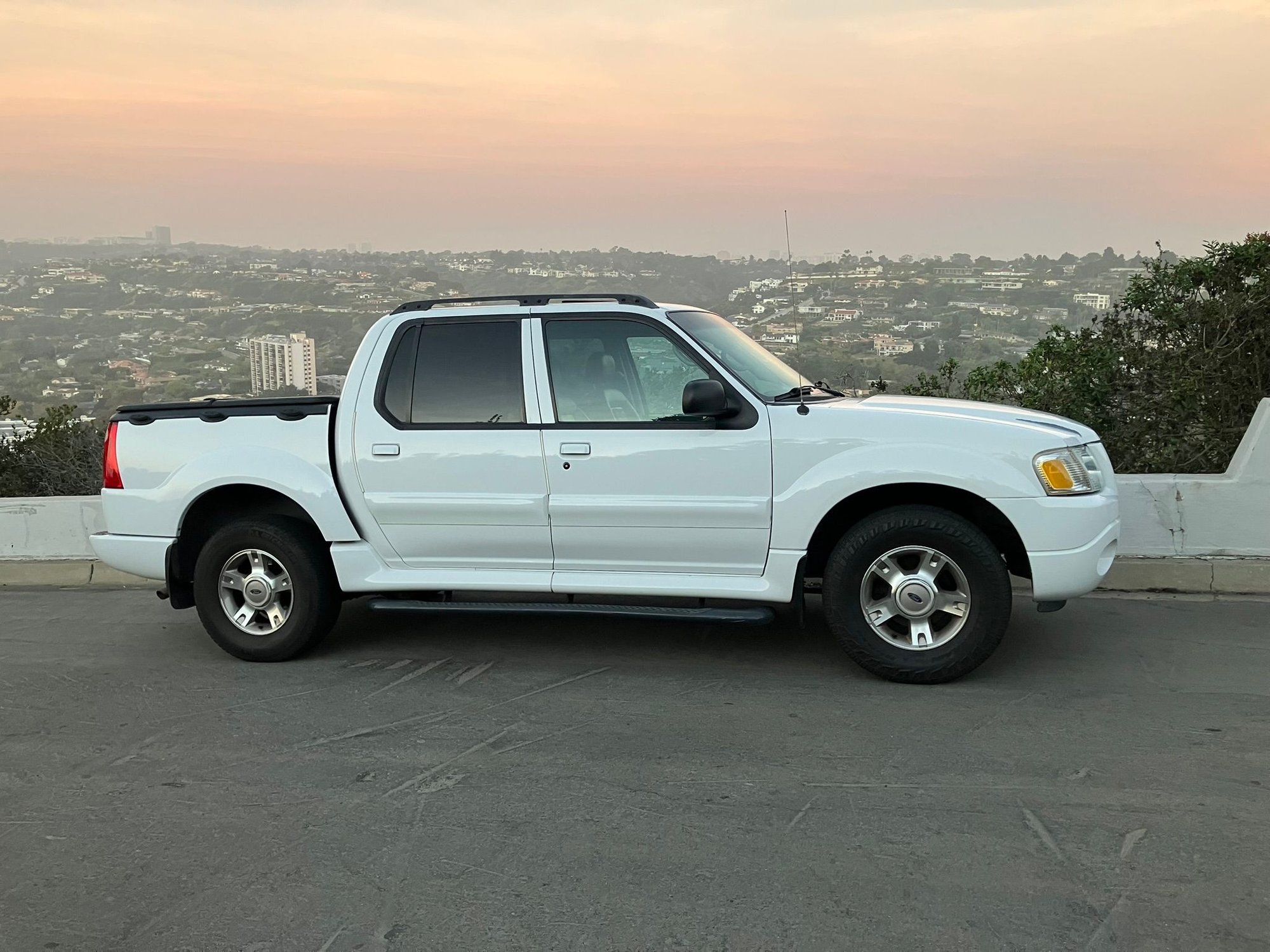 2004 Ford Explorer Sport Trac - 2004 Ford Explorer Sport Trac XLT - Used - VIN 1FMZU67K34UA15415 - 200,071 Miles - 6 cyl - 2WD - Automatic - SUV - White - San Diego, CA 92037, United States
