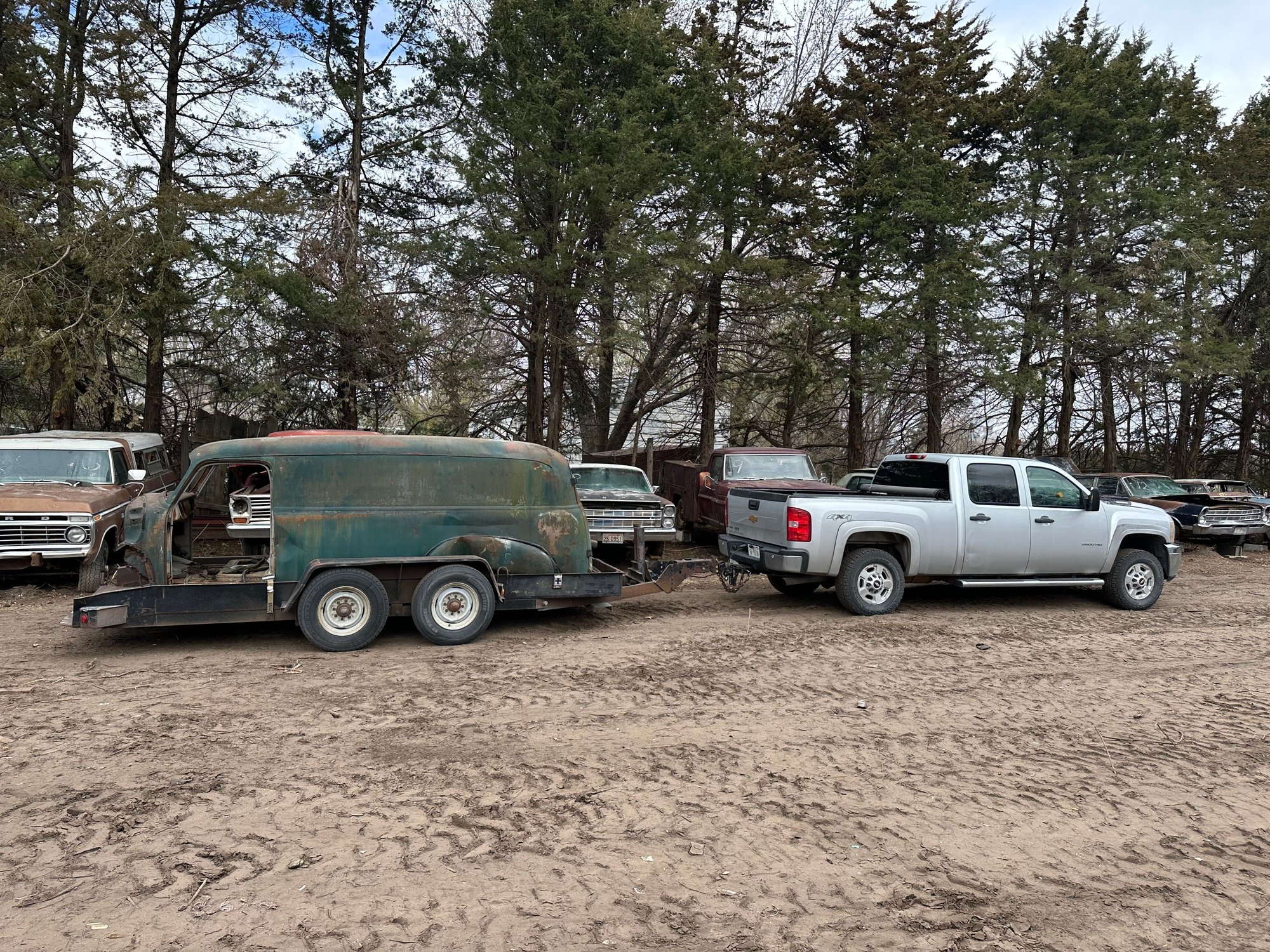 Auction buy #1 for the day.  The friend that bought it wasn't even there.  He had to come up with an extra trailer.  This was my second trip.