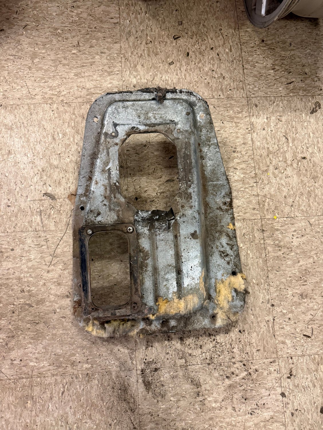 The removeable pan for this setup. Different from 4 speed trucks! 