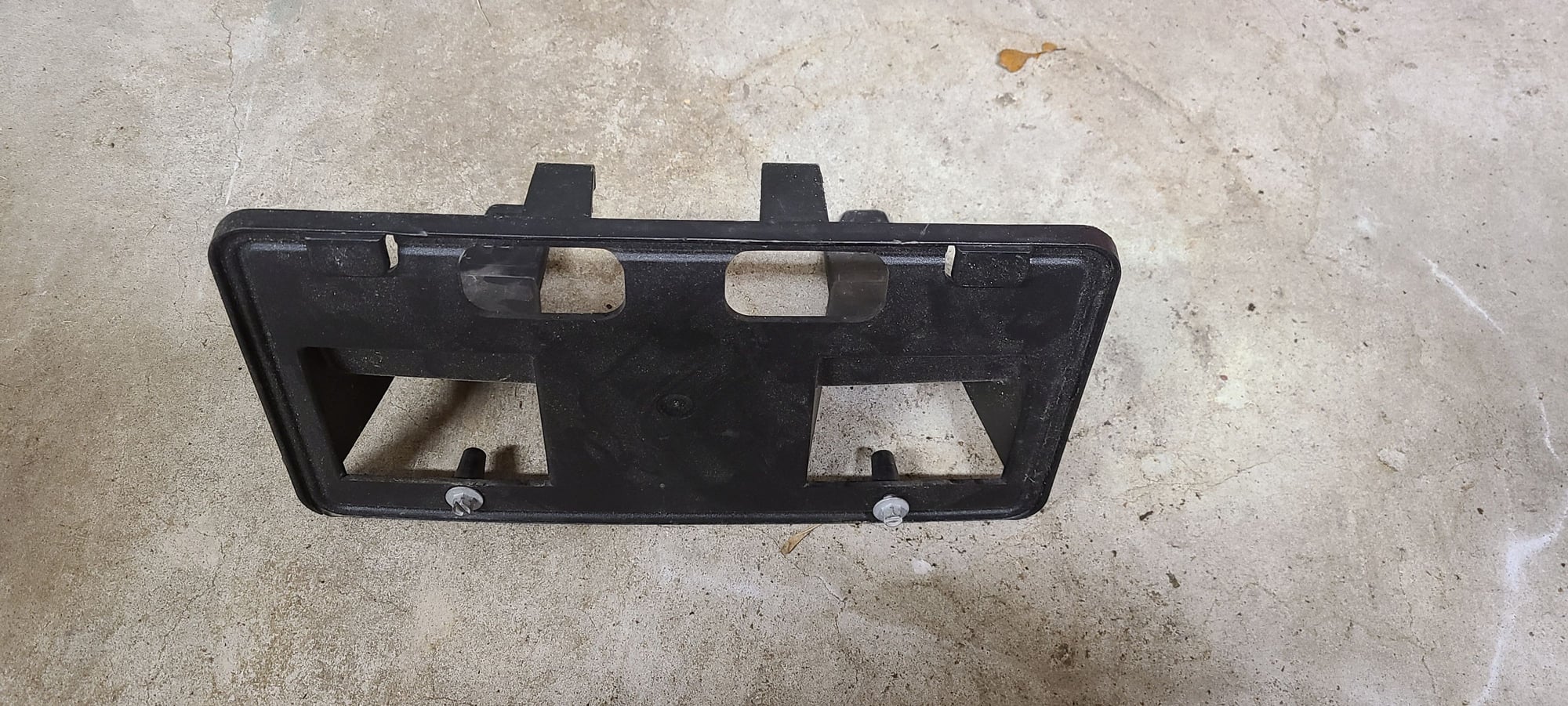 Exterior Body Parts - 2020 front license plate frame - Used - 2020 to 2021 Ford F-250 Super Duty - Lamarque, TX 77568, United States