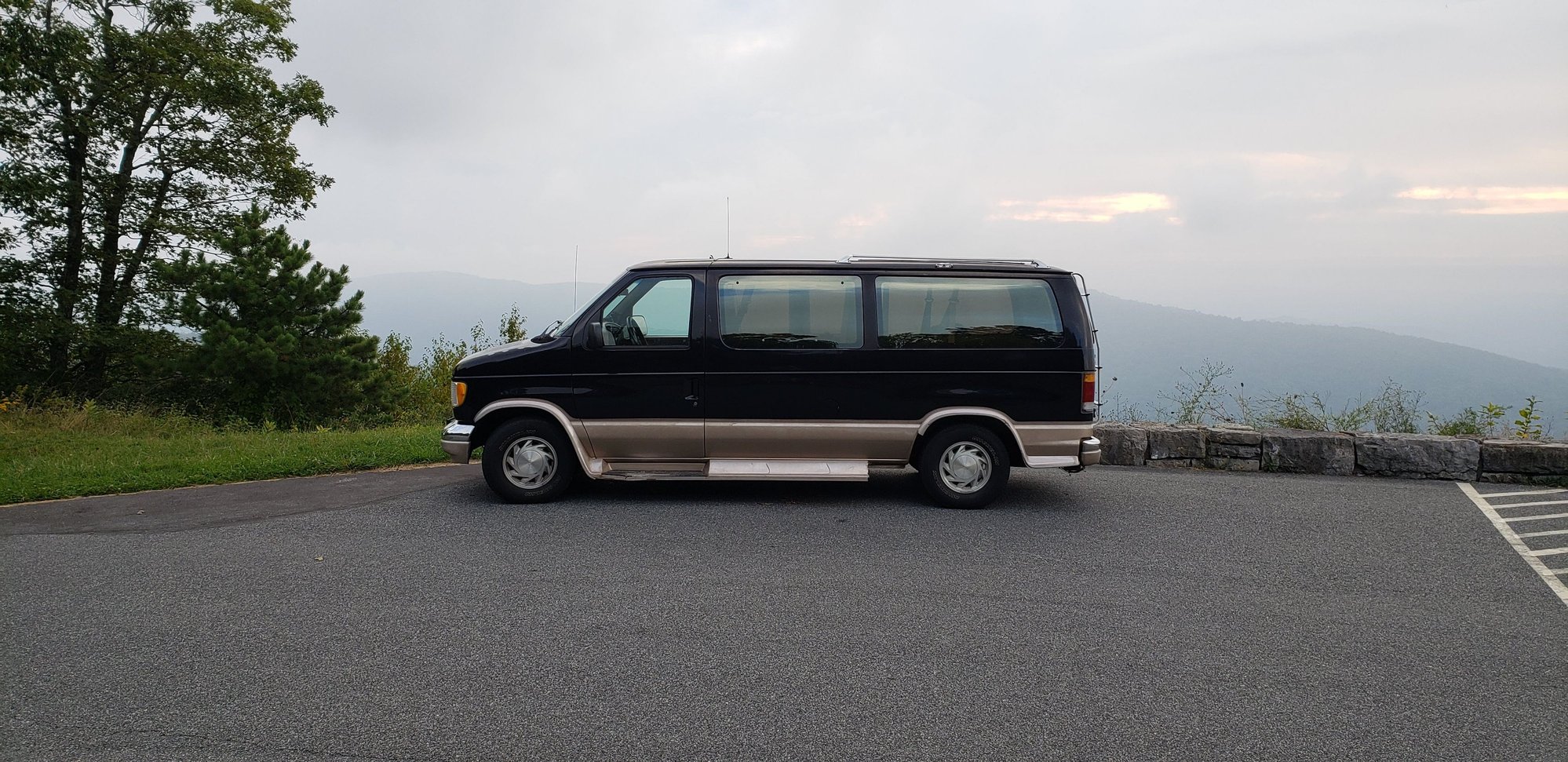 1994 Ford E-150 Econoline Club Wagon - 1994 Club Wagon Chateau - Used - VIN 1FMEE11H3RHB80571 - 394,000 Miles - 8 cyl - 2WD - Automatic - Van - Black - Arlington, VA 22206, United States