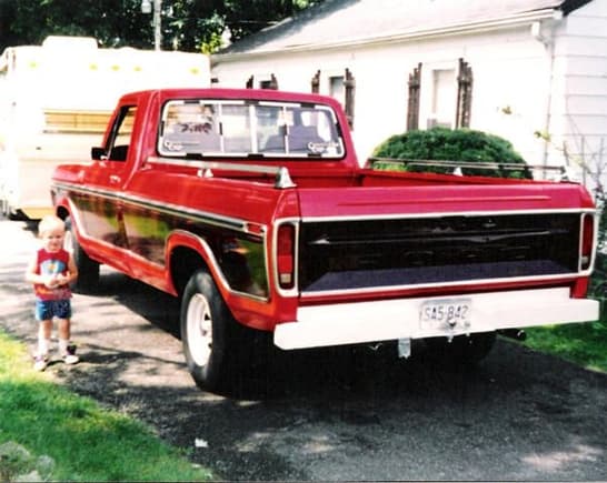 This is what my grey F150 use to look like. Thats me standing beside it in 1992. Me and this truck have a 20yr friendship, loved it since I was a baby. Dad bought it in 1983. It pulled the 30ft camper in front of it to go on vacation trips. Dad installed overloads on the truck, hopped up the engine and put a shift kit in trans.