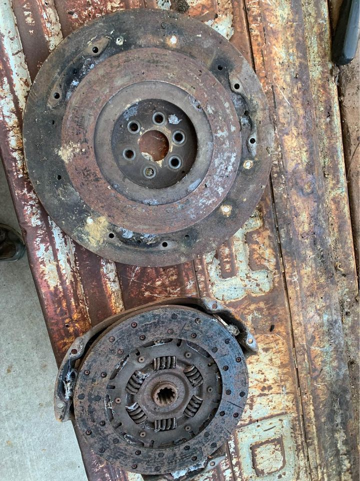 Drivetrain - 3 speed manual trans, Just gearbox, with everything.  Yukon Okalhoma. 6 cylinder /Small black ford. - Used - 1962 to 1979 Ford F-100 - Yukon, OK 73099, United States