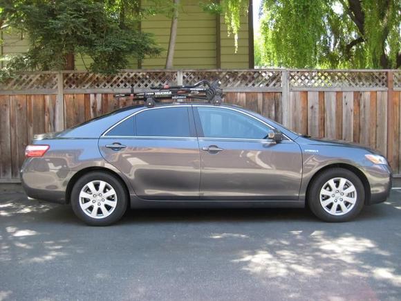 PiroChu's 2008 Toyota Camry Hybrid: Yakima bike-rack trays look slanted nose-up with Q-Towers installed meticulously to Yakima-specified measurements.