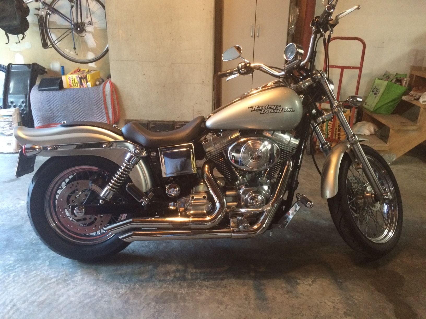 Had to swap the front fender : r/Dyna