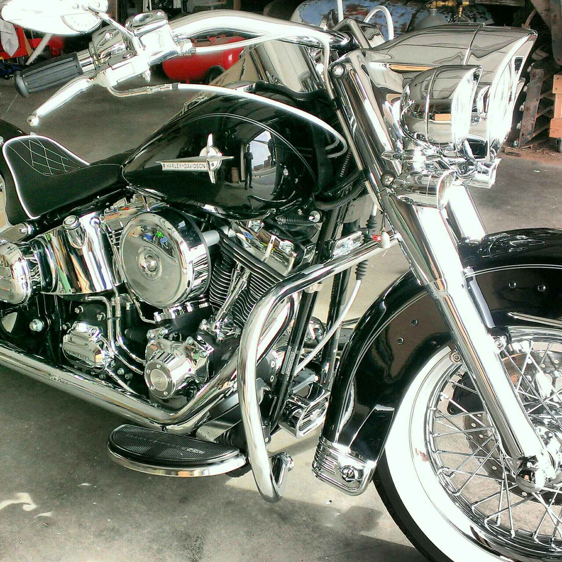 Pics of softails with road king headlight nacelle added? Harley