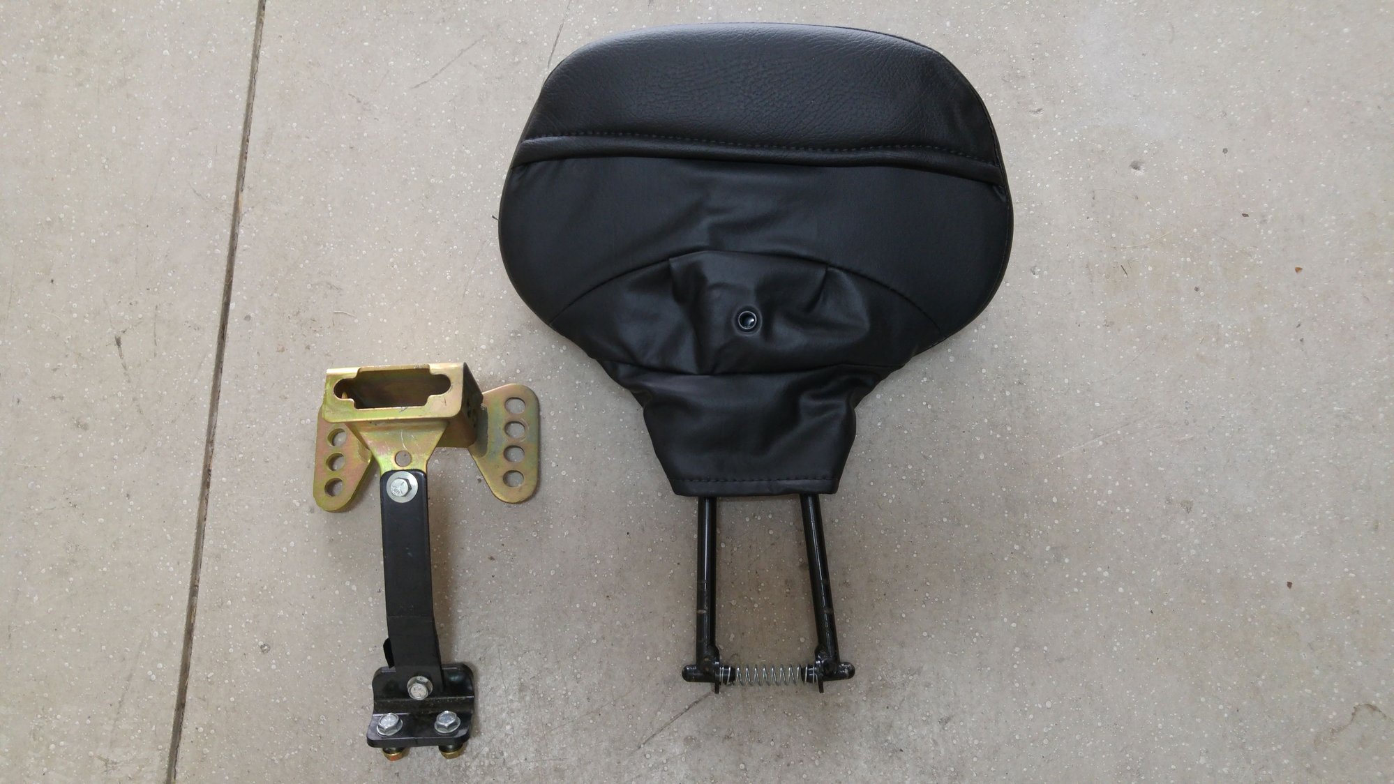 HarleyDavidson CVO rider backrest 52300224 & mounting kit 5258909A