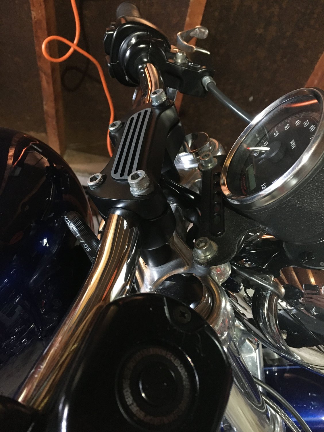 '17 883 IRON Speedometers relocation, over the eyebrow or flat over