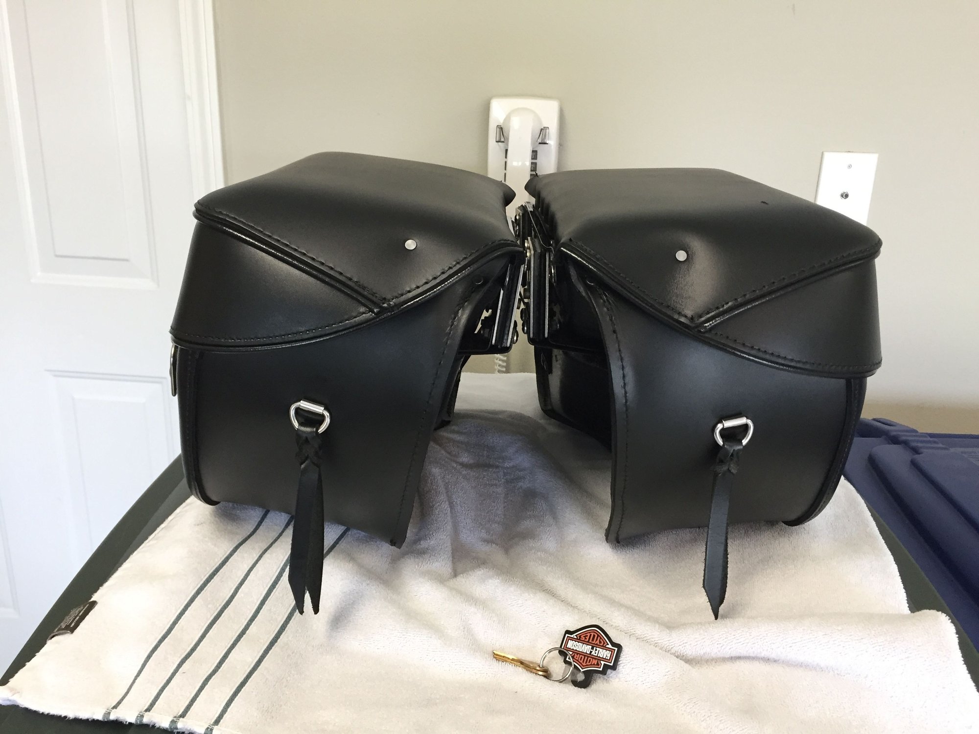LeatherPros LP3000 Locking Saddlebags for Sportster Harley Davidson