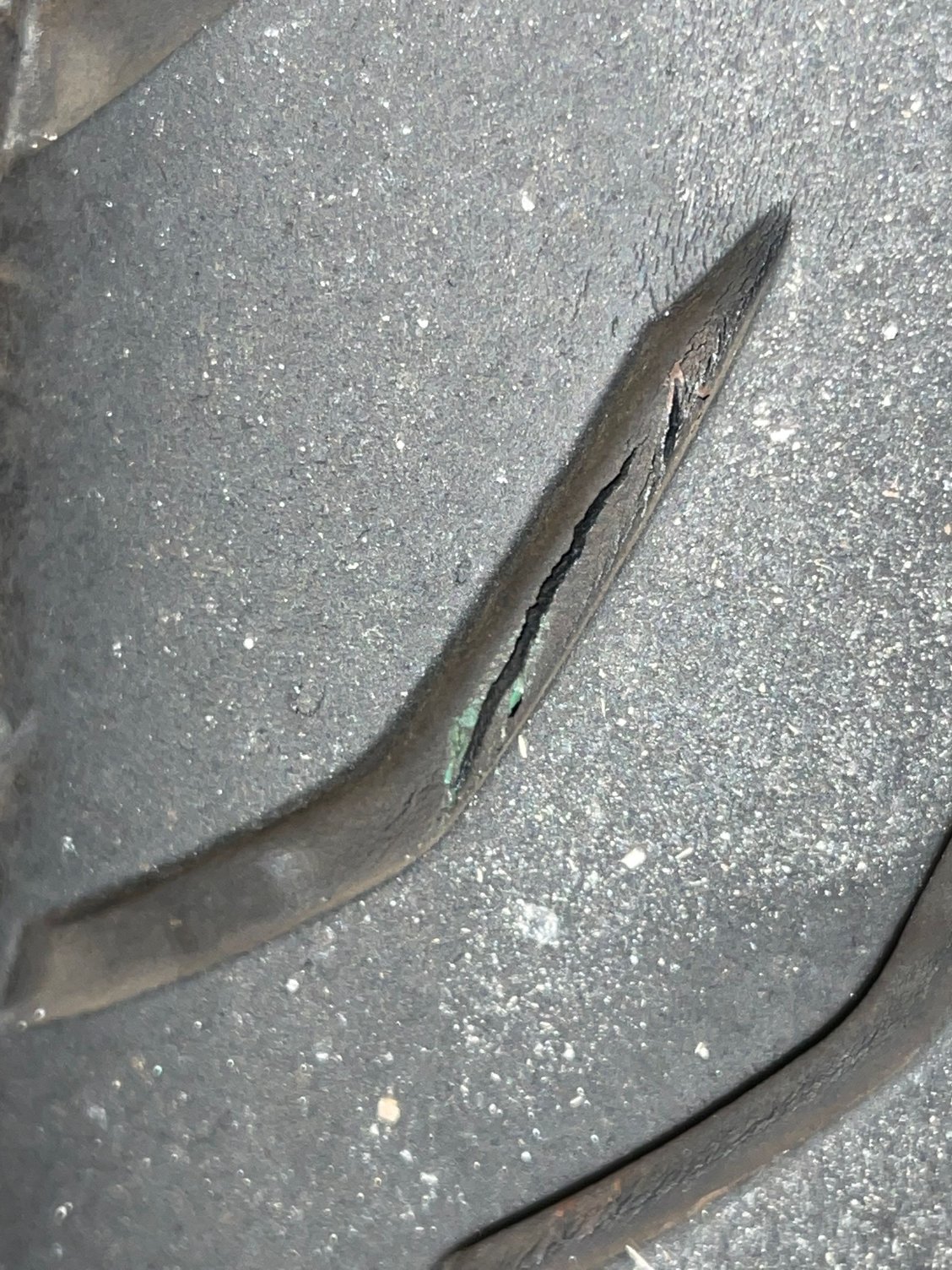 Anybody have "heat cracks" in bottom of tread grooves of Dunlop