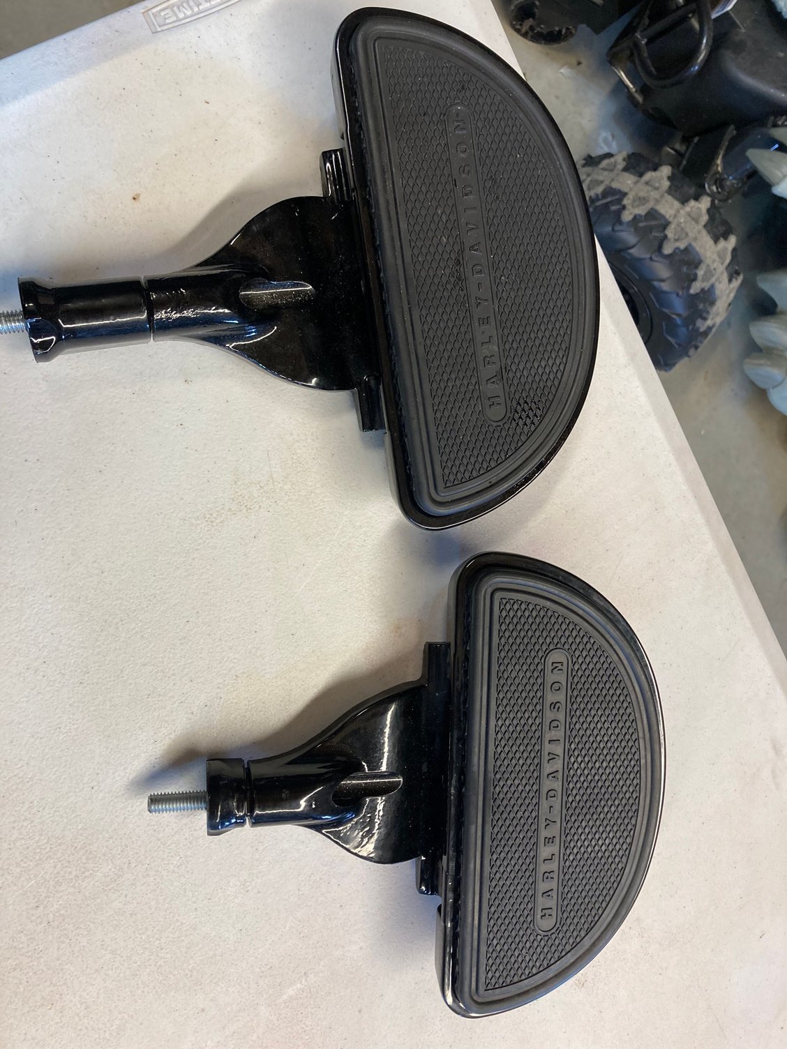 18 newer softail passenger floorboard kit Harley Davidson Forums