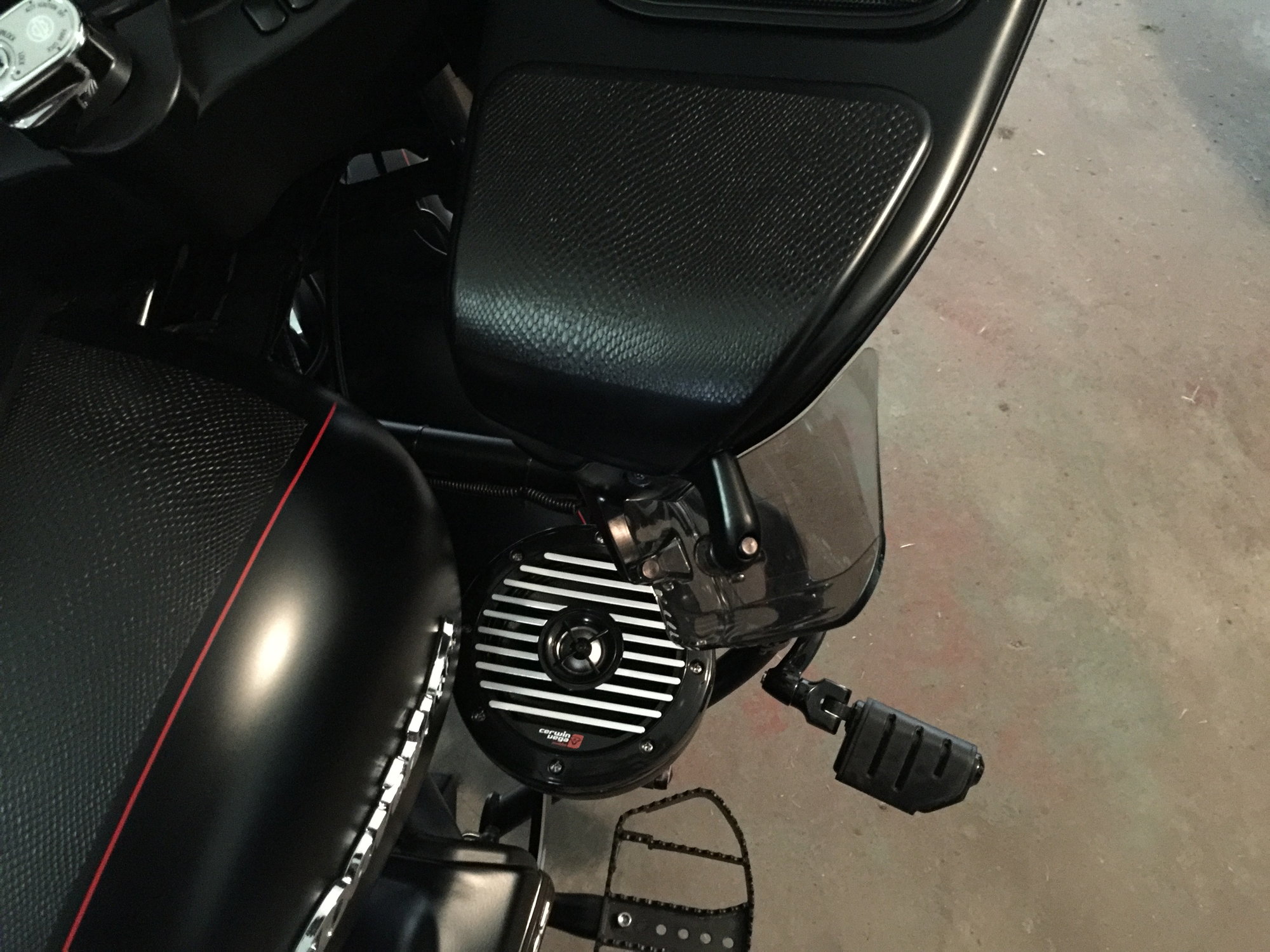 Who has added Crash Bar speakers on there Road King Page 2 Harley