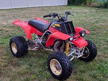 My 1999 Yamaha YZF 350 Banshee a fast 2 stroke 2 cyl qtv quad.