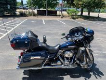 Big Blue Pearl/Vivid Black. 3012 FLHTK. 