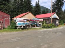 This was supposed to be good place to eat. The husband would go out and catch fresh Haddock and the wife would fix it in this bus.