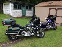 Here is a pic of my '98 ultra in Mystique Green and Vivid Black.  I really miss that bike.