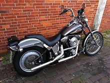 what gave me the tip that this is an FXSTC was the rear wheel & the colour of the swing arm !