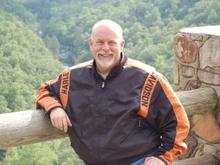 Little River Canyon (in extreme NE AL)
Hotshot chillin' by the overlook.