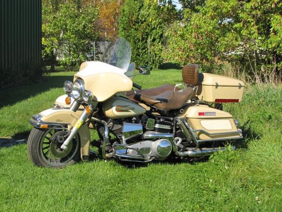 1980 Electra Glide - Note the passenger grab handles that will go away in 2006