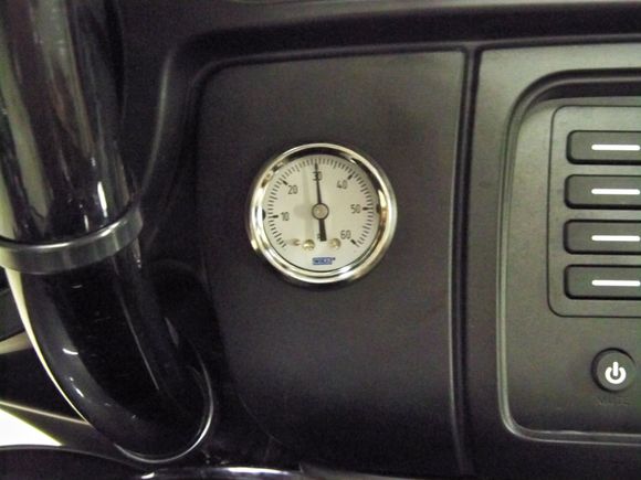 air pressure gauge in dash