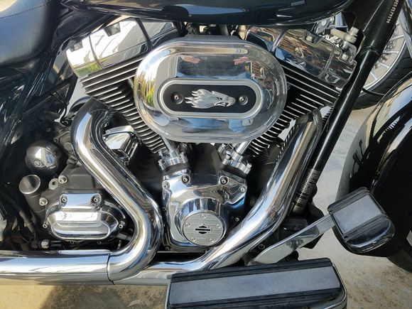 Agitator air cleaner