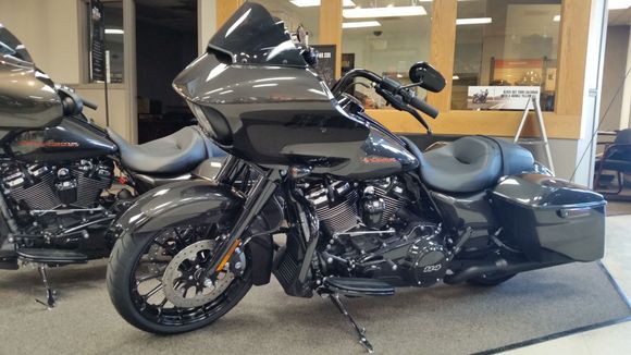 Saw this one at Clinton Ia Harley on Saturday. Beautiful color, love that orange tank logo.