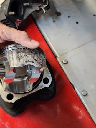 Front piston and jug are shot.
I have some decisions to make.