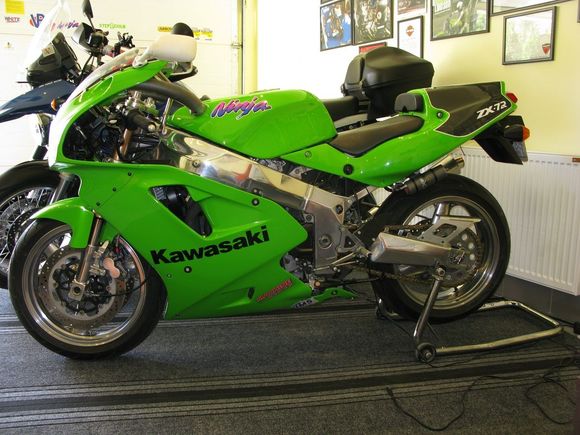ZX7R
