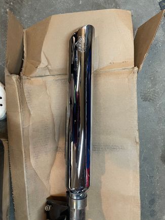 Not Touring, but thought I would include. Vance and Hines Herratage Softail Slip on’s.

Stock headpipes can be included, will just add size and weight for shipping.

$200 plus shipping