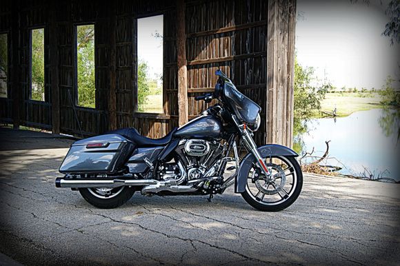 Bike looks great,also nice location......