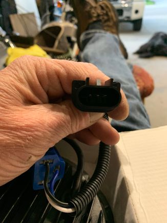 The top photo is the supplied plug
The bottom picture is the actual Harley-Davidson Plug and they don’t connect together.
Dale