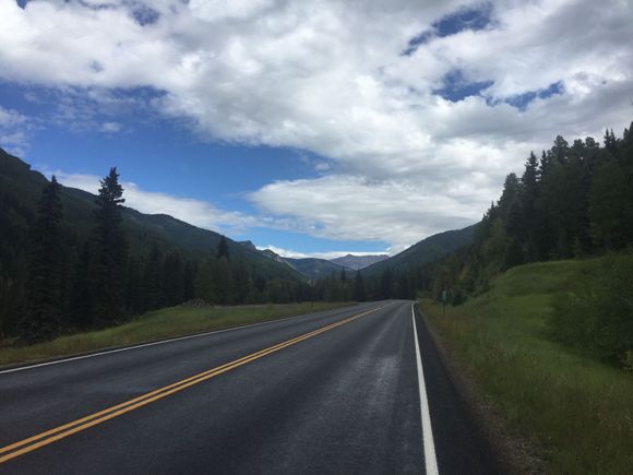 On the way up to Lizzard Pass. The road was wet, so again, I just skirted rain.