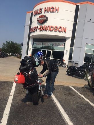 While in CO Springs I notice the bike running hotter than usual, at first I figured it was because of the AFR's but I checked the oil anyhow and found I was about 1 QT low! I'll blame it on Kansas. The bike was screaming at 4200rpm thru the entire state and must of got thirsty. anyhow a stop at Mile High Harley in Denver was required to purchase oil. The staff was super friendly and nice.