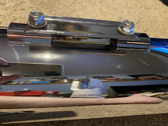 This has a smudge on the left side and a stupid dog hair on the right, NOT a scratch.
