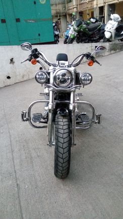 The stock fender look bad on this with the fat tyres