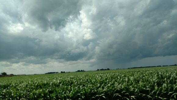 I did get hit with a few sprinkles as I shot down through DeKalb.