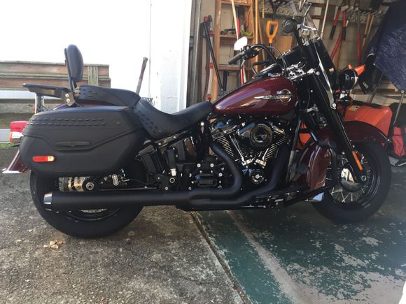 here's my 2020 Heritage with S&S air cleaner and cover soon to get externally vented 