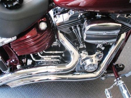 Vance &amp; Hines Big Radius 2-into-2 pipes with Thunder Monster Baffles and Willie G Skull Timing cover