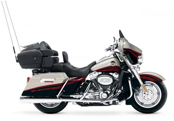 2006 Harley Davidson FLHTCUSEScreamin%
