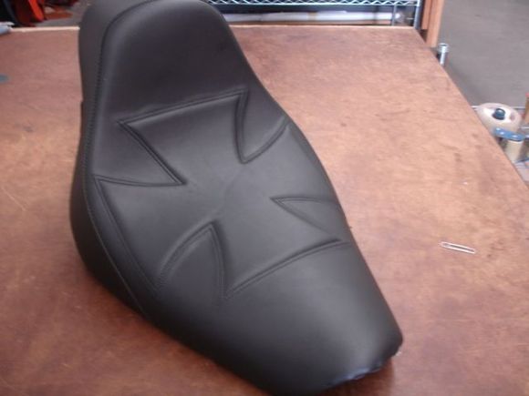 Maltese Cross Harley Davidson Seat
http://www.sideroadcycles.com/AmericanMotorcycles/Seats/Motorcycle_Seats.html