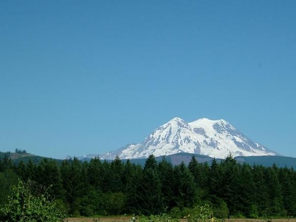 Mo at scenic out look Mt Rainier