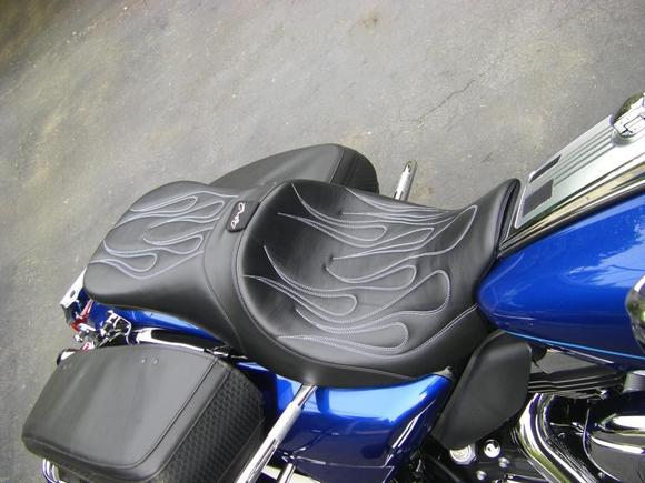 C&amp;C Seats at:
http://www.sideroadcycles.com/AmericanMotorcycles/Seats/Motorcycle_Seats.html